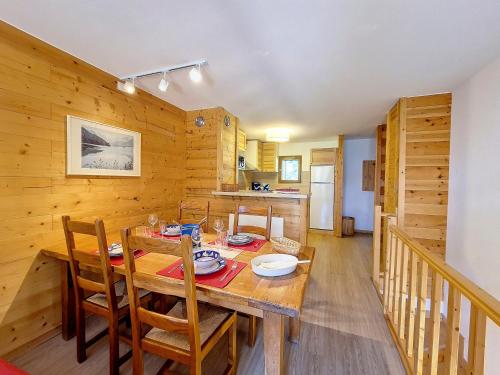 Appartement en duplex, 3 pieces, au pied des pistes, balcon, casier a ski, classe 3 flocons or - FR- in Villarencel