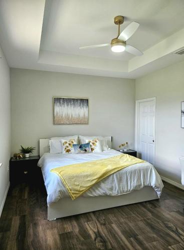 Gold Leaf in Lehigh Acres (Florida)