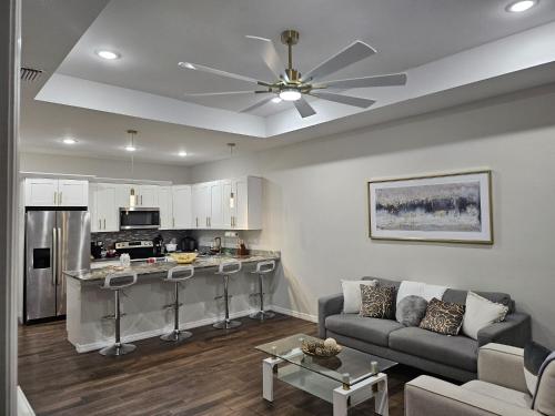 Gold Leaf in Lehigh Acres (Florida)