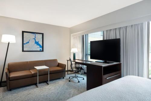 1 king bed, 1 sofa bed