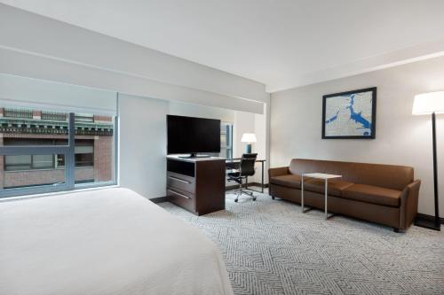 1 king bed, 1 sofa bed