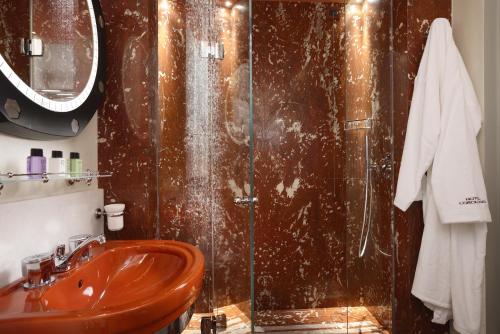 Superior Double Room image 10