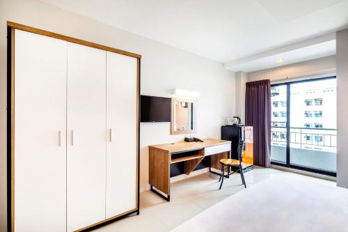 room detail thumbnail 0