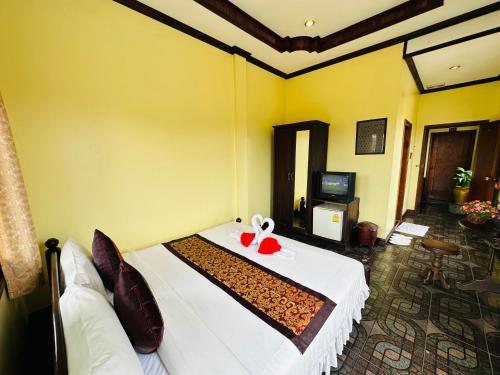 Deluxe Double Room with Balcony image 10