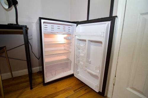 Tuk Ahoy - Emerald Suite 2C with Shared Spaces in Brooklyn, USA
