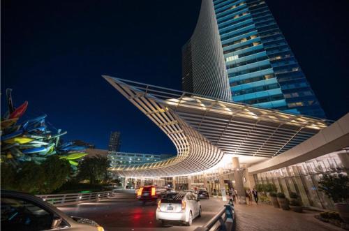 VDARA Beautiful suite on 22nd FLR Free Valet parking, Лас-Вегас