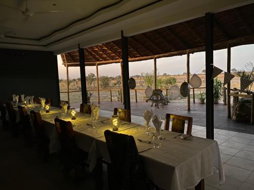 Restaurante, Mababe River Lodge in Mababe