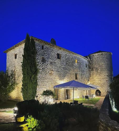 Foto 1: Castello Valenzino