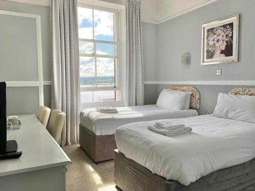 2 twin beds