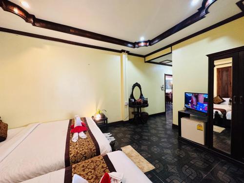 Deluxe Triple Room image 10