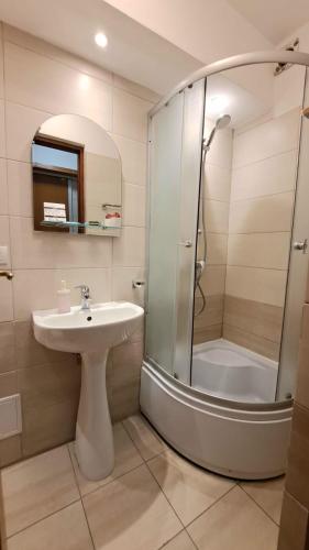 Închiriez garsoniera în regim hotelier unirii 3