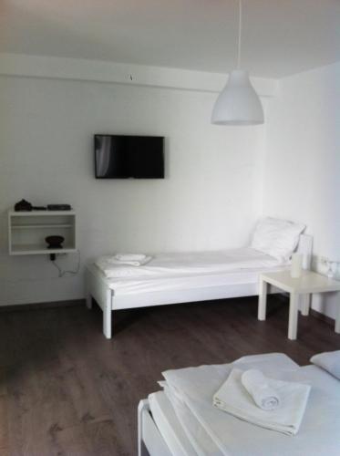 SUNNY HOUSE APARTMENTS WITH an OUTDOOR POOL AND FREE PARKING, Skopje (photo 7)