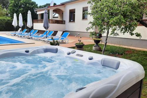 Apartments Rudez - Pool - Jacuzzi -