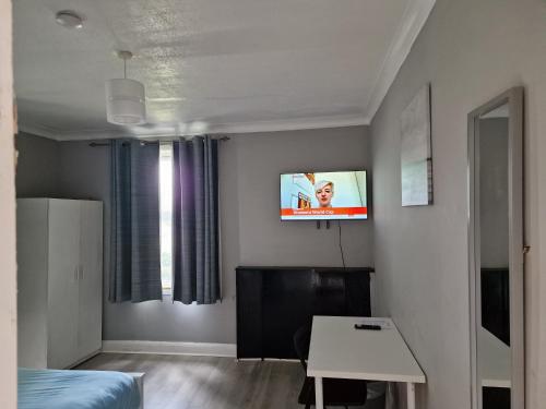 Tower Gardens Residence Room Type - Double Room with Shared Bathroom