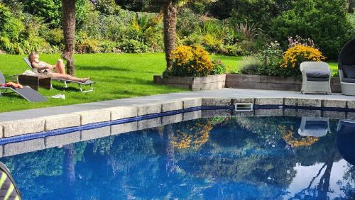Red River Stables - Peaceful, beautiful grounds, swimming pool, central location for West Cornwall 3