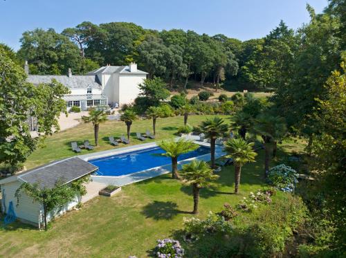 Red River Stables - Peaceful, beautiful grounds, swimming pool, central location for West Cornwall 1