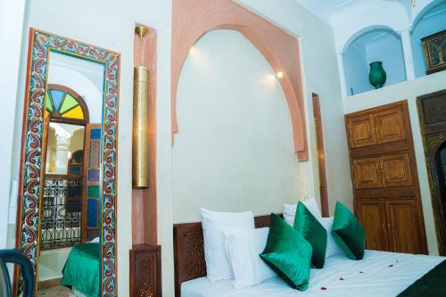 room detail thumbnail 1