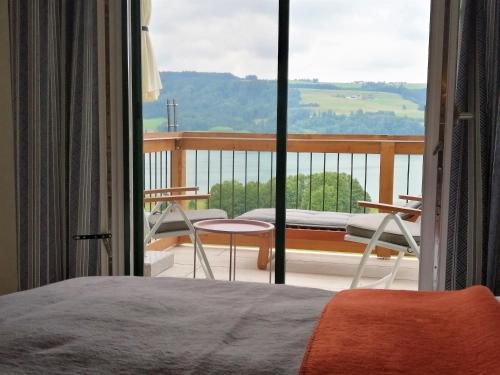 Apartment with Lake View