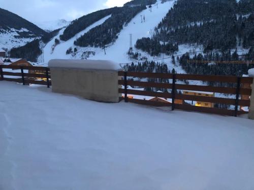 SOLDEU- EXCLUSIVO APARTAMENTO 130 M2 HASTA 10 PERSONAS CON PRECIOSAS VISTAS A PISTAS DE SKi in 索爾德烏