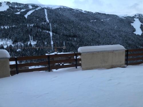 SOLDEU- EXCLUSIVO APARTAMENTO 130 M2 HASTA 10 PERSONAS CON PRECIOSAS VISTAS A PISTAS DE SKi in 索爾德烏