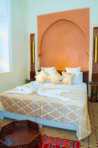 Superior King Room image 10
