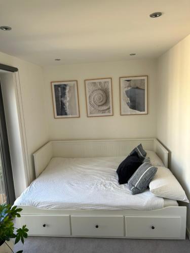 Cosy bedroom in Luxury apartment 3