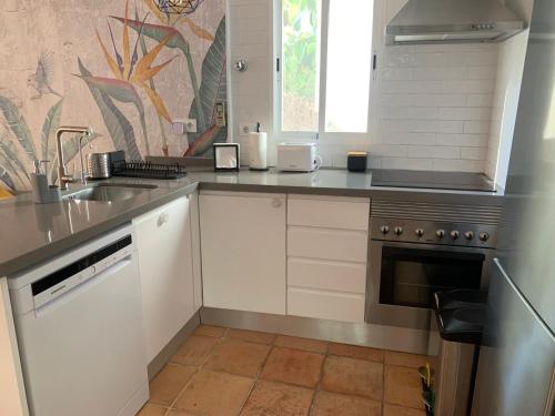 Villa con piscina, 2 terrazas privadas, WIFI, BBQ in Santa Llucia