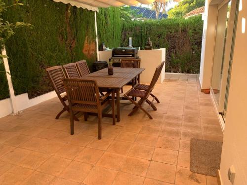 Villa con piscina, 2 terrazas privadas, WIFI, BBQ in Santa Llucia