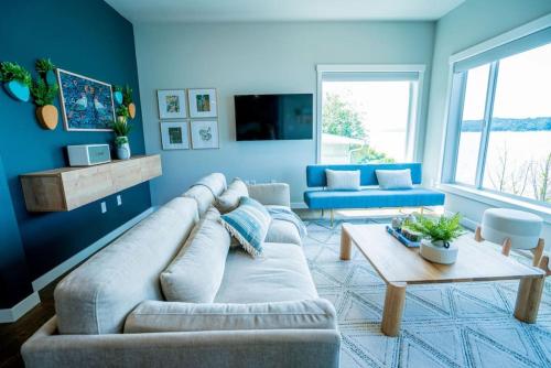 Fair Haven Oyster Beachfront Modern Paradise in Belfair, USA