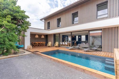 Magnifique Villa avec piscine, 200m de la plage gîte à louer Suite Mezzanine
