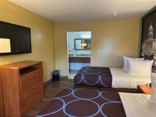 Super 8 by Wyndham Alexandria/Washington D.C. Area - image 10