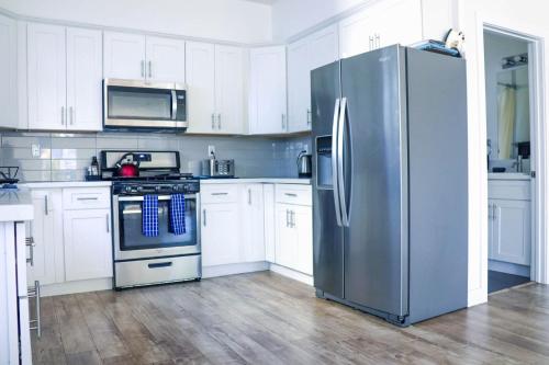 4BR/4BR modern house at Mid-city in Los Angeles, USA