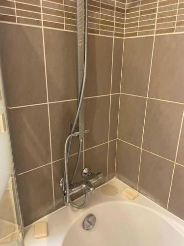 Facilities, chez Catherine tres beau logement tout equipe et proche des transports in District 03