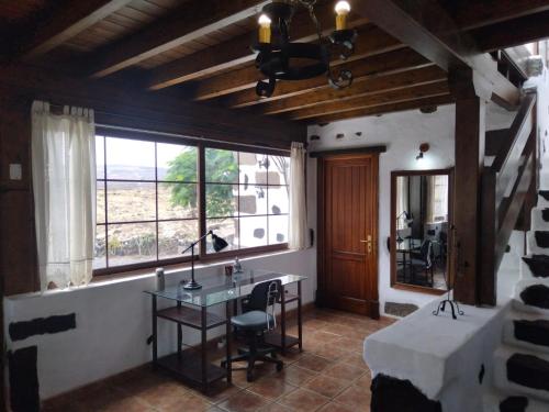 Létesítmények, LANZAROTE Casa Volcánica-Anclada sobre la lava del volcán (LANZAROTE Casa Volcanica-Anclada sobre la lava del volcan) in El Islote