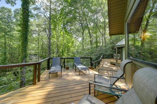 Sapphire Treehouse Cabin with Views, Deck, Fireplace