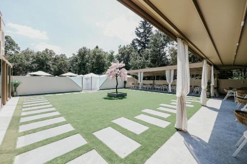 Dārzs, Hotel Green Park Service Perfected in Garmen