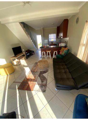 Muizenburg Townhouse- 5 minutes from Surfers Corner