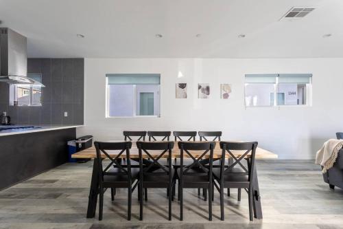Cheerful 4BR home with parking in East Hollywood in Los Angeles, USA