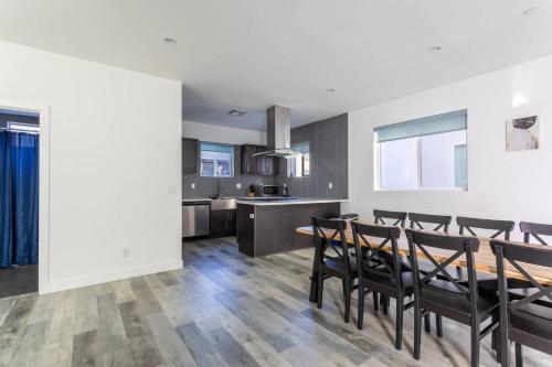 Cheerful 4BR home with parking in East Hollywood in Los Angeles, USA