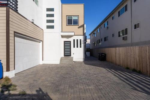 Cheerful 4BR home with parking in East Hollywood in Los Angeles, USA