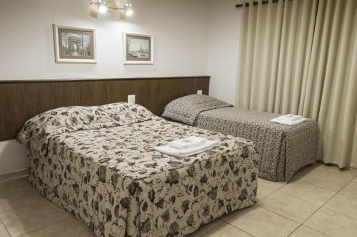 2 twin beds