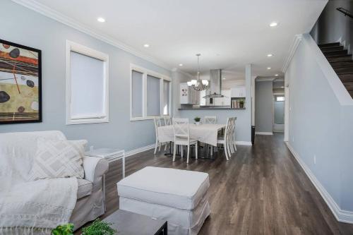 Stylish 4 BR house near Korea Town Central LA in Los Angeles, USA