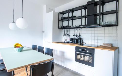 Flattering - Berlin Room Type - Three-Bedroom Apartment