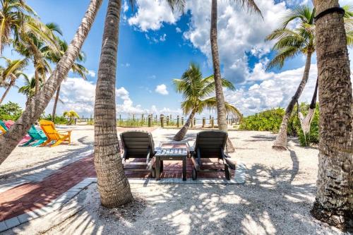 BEACHFRONT-Amazing Fishing,Shelling,Sunrise views! in North Captiva Island