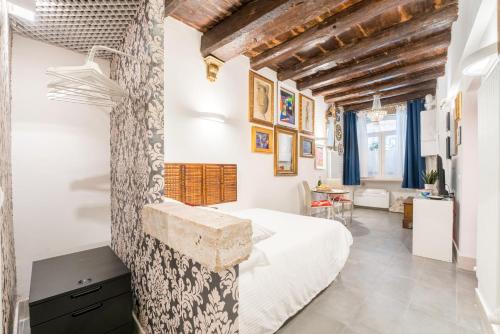Intimo ed Eclettico Studio a Trastevere, Roma (foto 6)