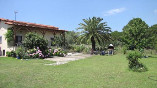 House in Vourvourou with big garden for 5 Persons.