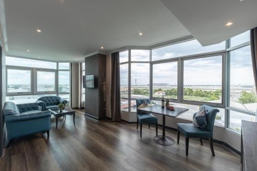 room detail thumbnail 1