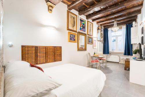 Intimo ed Eclettico Studio a Trastevere, Roma (foto 4)