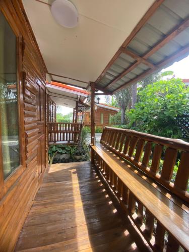 Kitchen Baan Mai Sak Homestay, Khao Wong Phrachan