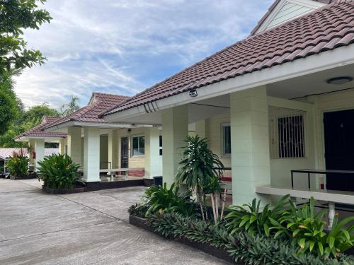 Suanpai Resort Sattahip Room Type - Bungalow